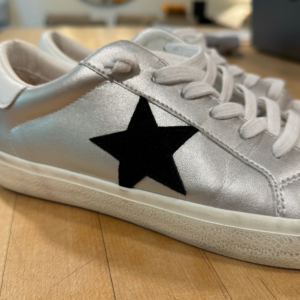 Modern Rush Women Modern Rush Walking On Clouds Sneaker Washed Silver Size 8